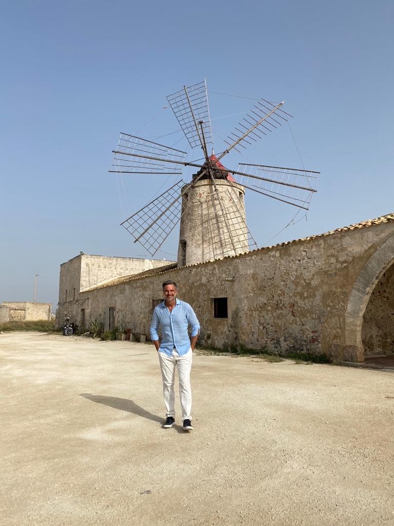 Beppe Convertini e la magia delle Coste Italiane nel suo nuovo libro