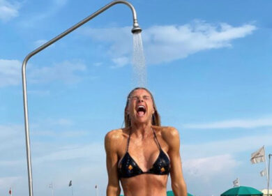 Spiagge, obbligo di acqua potabile nelle docce: è polemica in Versilia