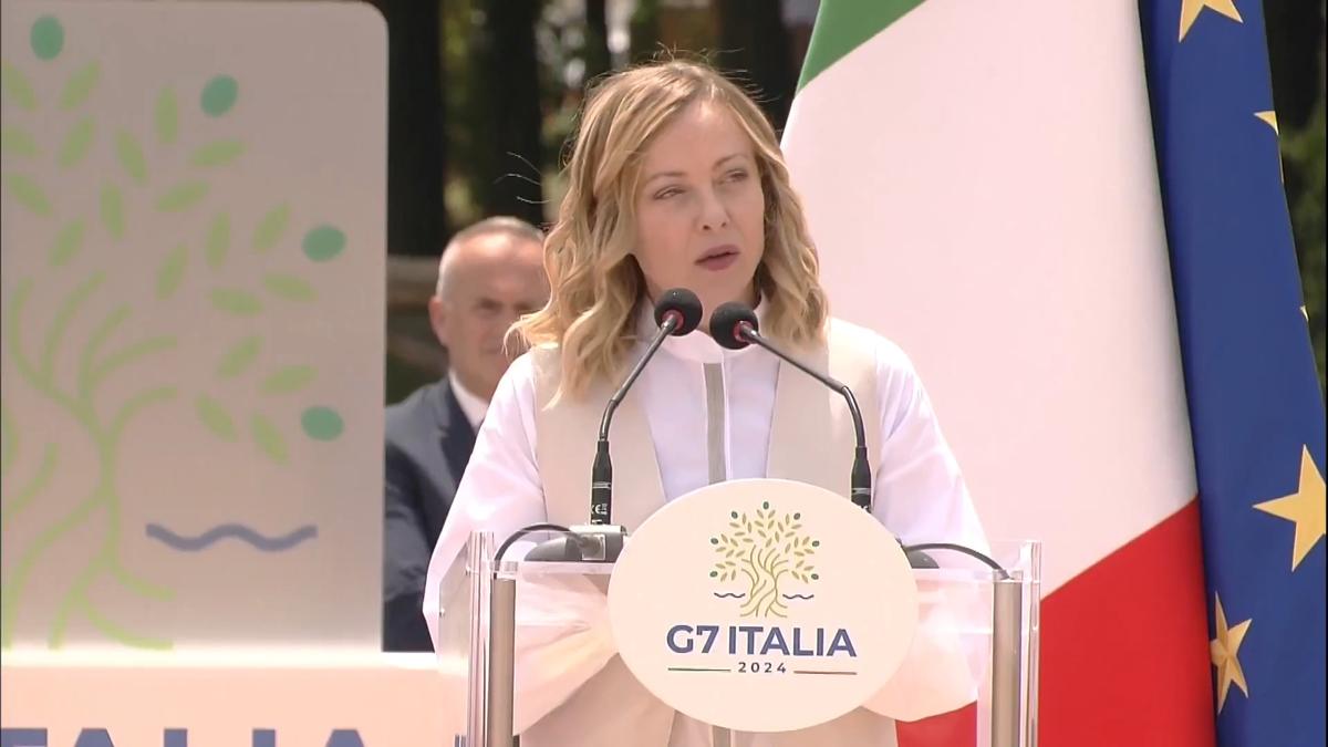 Caivano, Meloni inaugura il Parco Verde. E a De Luca: “Sono quella stronza”