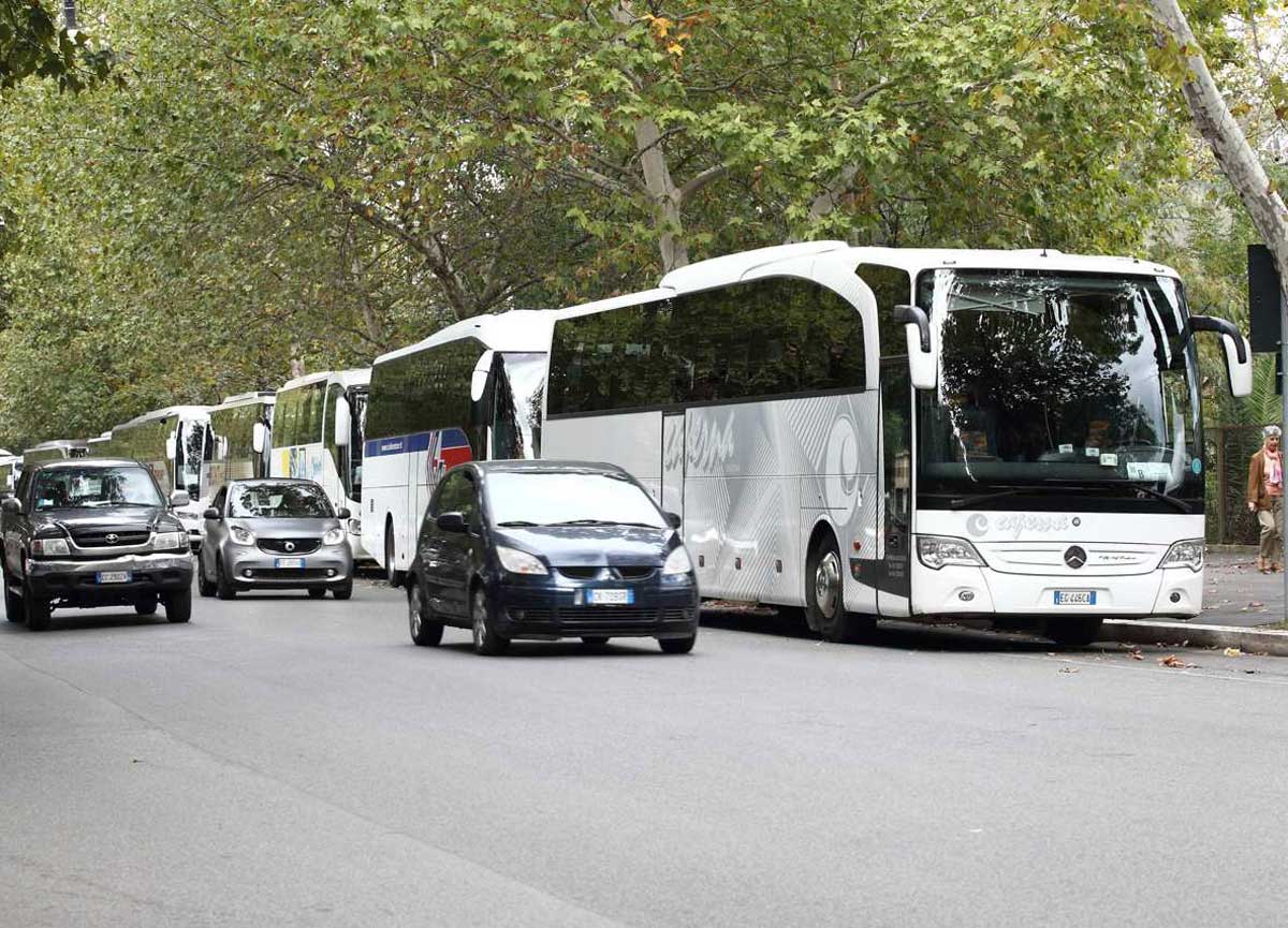Mura Aureliane vietate ai pullman: dall’Aula lo stop definitivo alla sosta Mura Aureliane vietate ai pullman: dall’Aula lo stop definitivo alla sosta
