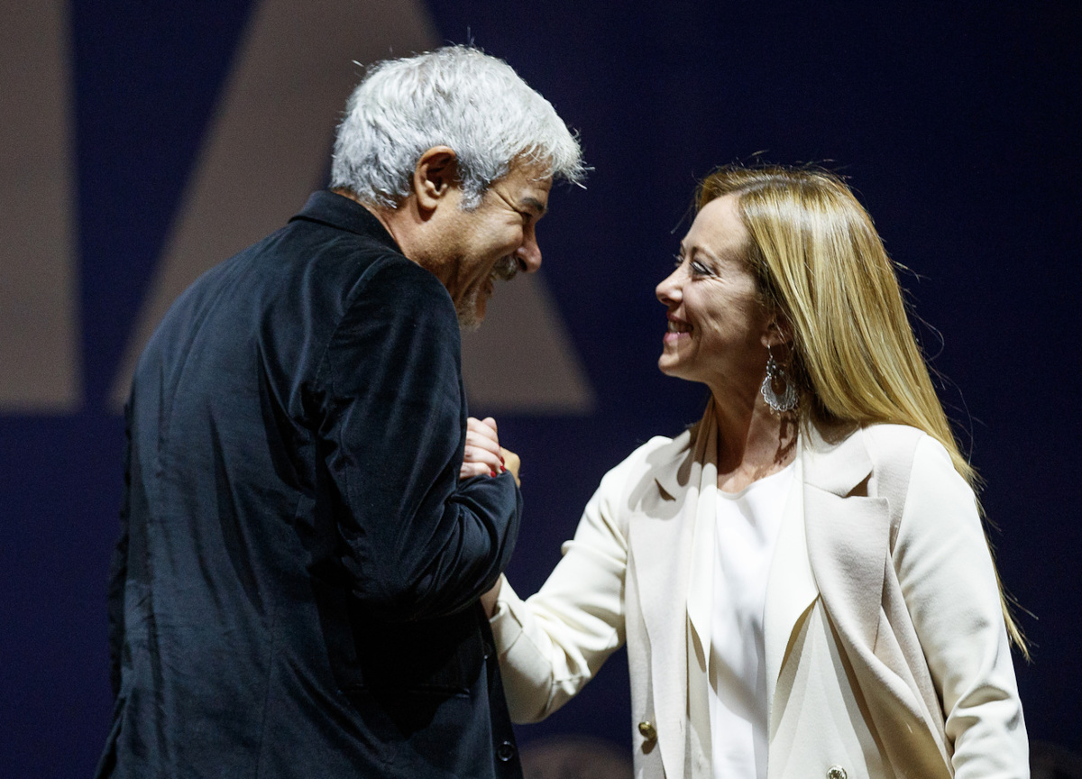 Insegno, nuovo programma Rai dopo il flop: “Se vado da Meloni casca il mondo”