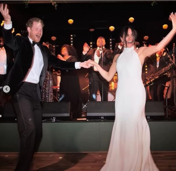 Meghan Markle è “troppo nuda”: polemica per la visita in Nigeria Meghan Markle è “troppo nuda”: polemica per la visita in Nigeria