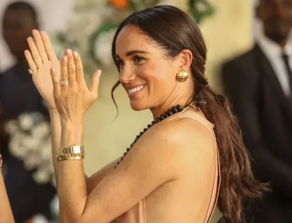 Meghan Markle è “troppo nuda”: polemica per la visita in Nigeria Meghan Markle è “troppo nuda”: polemica per la visita in Nigeria