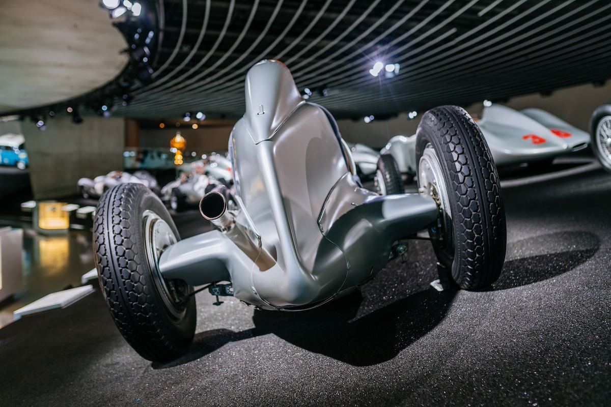 Mercedes-Benz W 25: l’iconica “Freccia d’Argento” compie 90 anni Mercedes-Benz W 25: l’iconica “Freccia d’Argento” compie 90 anni