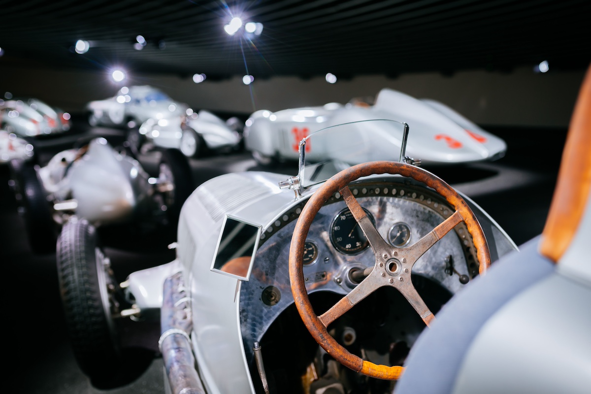 Mercedes-Benz W 25: l’iconica “Freccia d’Argento” compie 90 anni Mercedes-Benz W 25: l’iconica “Freccia d’Argento” compie 90 anni