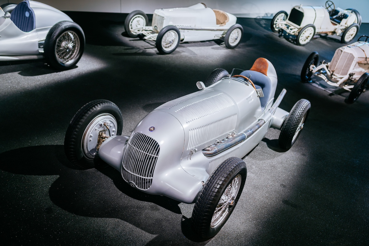 Mercedes-Benz W 25: l’iconica “Freccia d’Argento” compie 90 anni Mercedes-Benz W 25: l’iconica “Freccia d’Argento” compie 90 anni