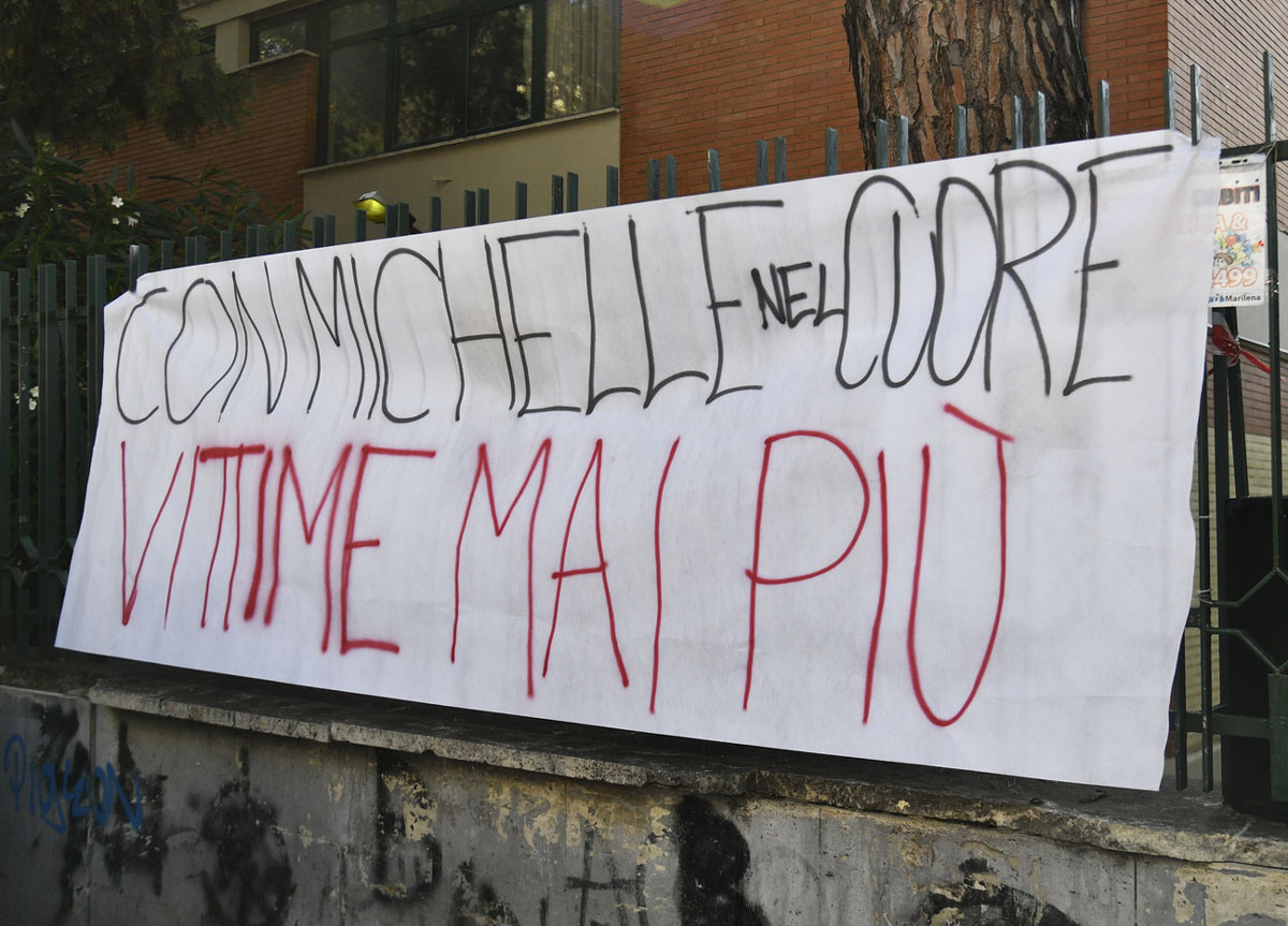 Roma, uccise e gettò una 17enne nel carrello del supermercato: a processo Roma, uccise e gettò una 17enne nel carrello del supermercato: a processo