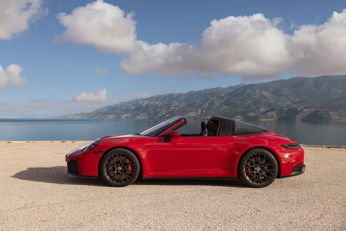 Porsche presenta le nuove 911 Carrera GTS e 911 Carrera con il T-Hybrid Porsche presenta le nuove 911 Carrera GTS e 911 Carrera con il T-Hybrid