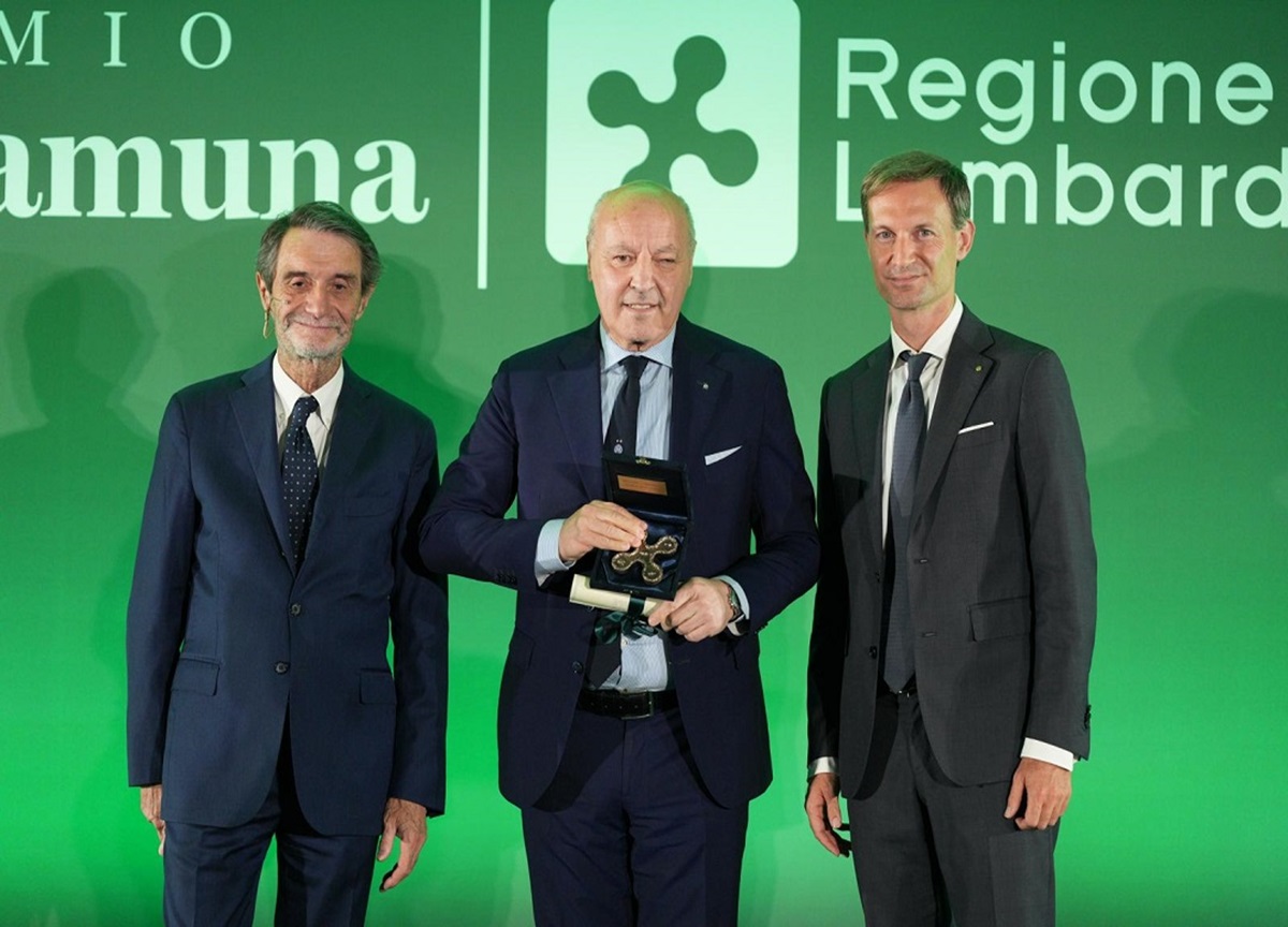 Lombardia, Premio Rosa Camuna: standing ovation per Bossi. Mahmood assente Lombardia, Premio Rosa Camuna: standing ovation per Bossi. Mahmood assente