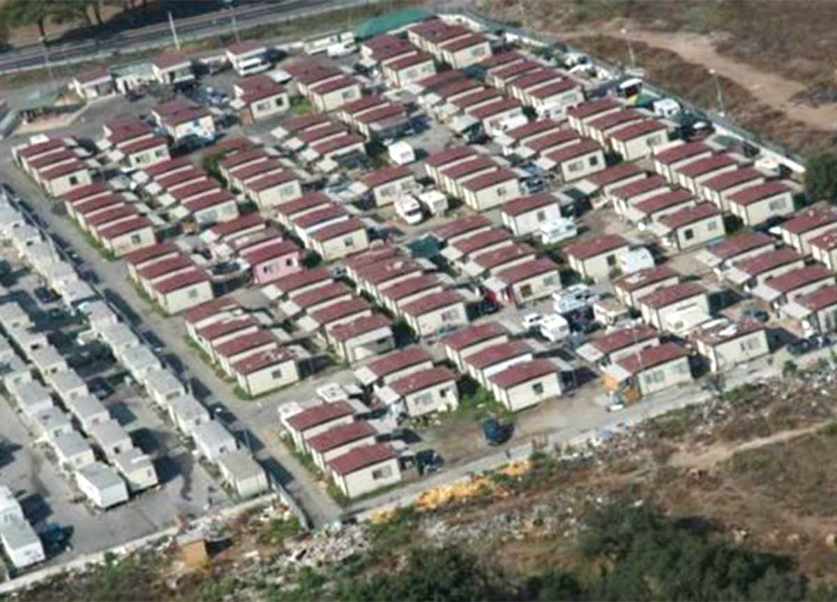 Nomadi Roma, la maxi retata di Castel Romano: in 100 setacciano il campo