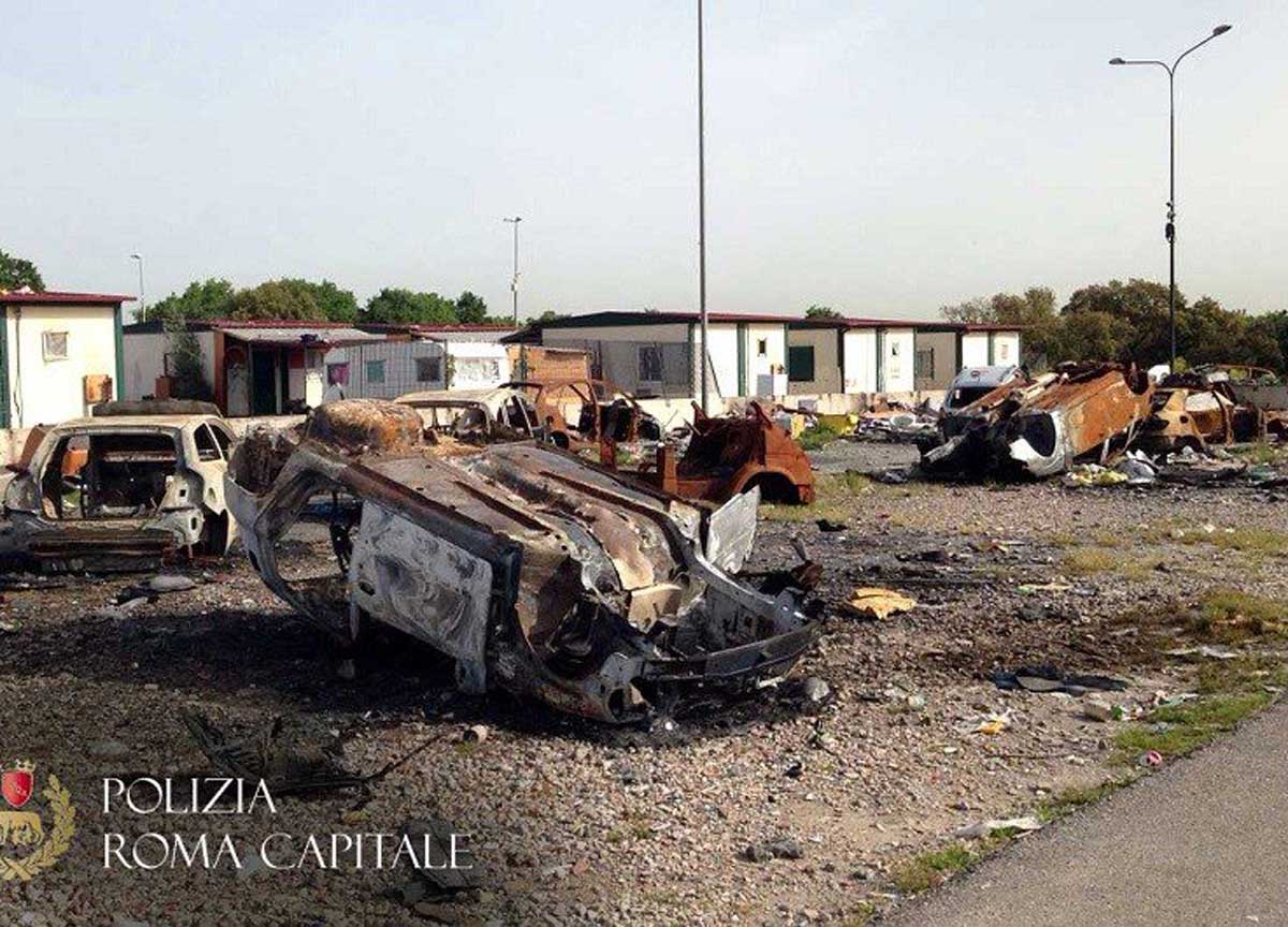 Nomadi Roma, la maxi retata di Castel Romano: in 100 setacciano il campo