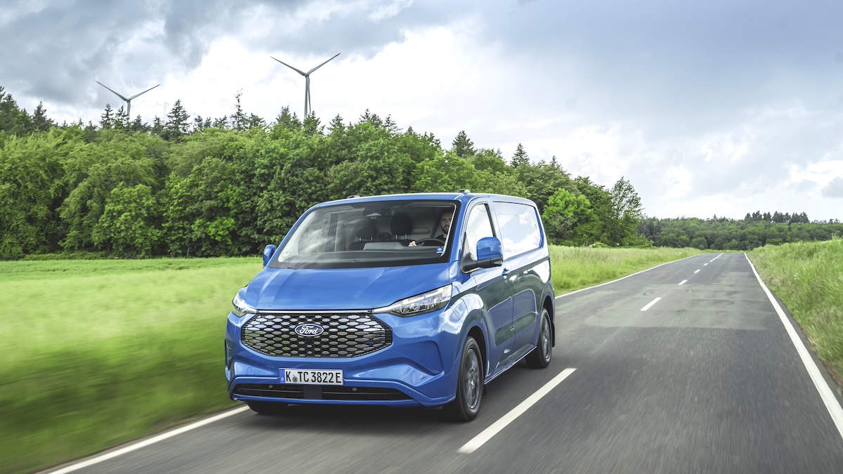 Ford Pro Lancia l’E-Transit Custom per le PMI in Europa