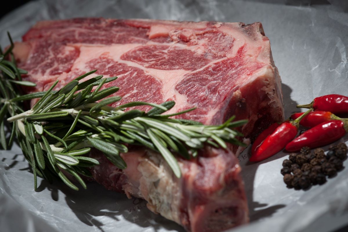 Ancora pochi vegani? Tassiamo le bistecche. Ecco come convertire la gente Ancora pochi vegani? Tassiamo le bistecche. Ecco come convertire la gente