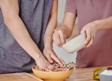 Pasta di salame fresco, attenzione ai corpi estranei: quali marchi evitare