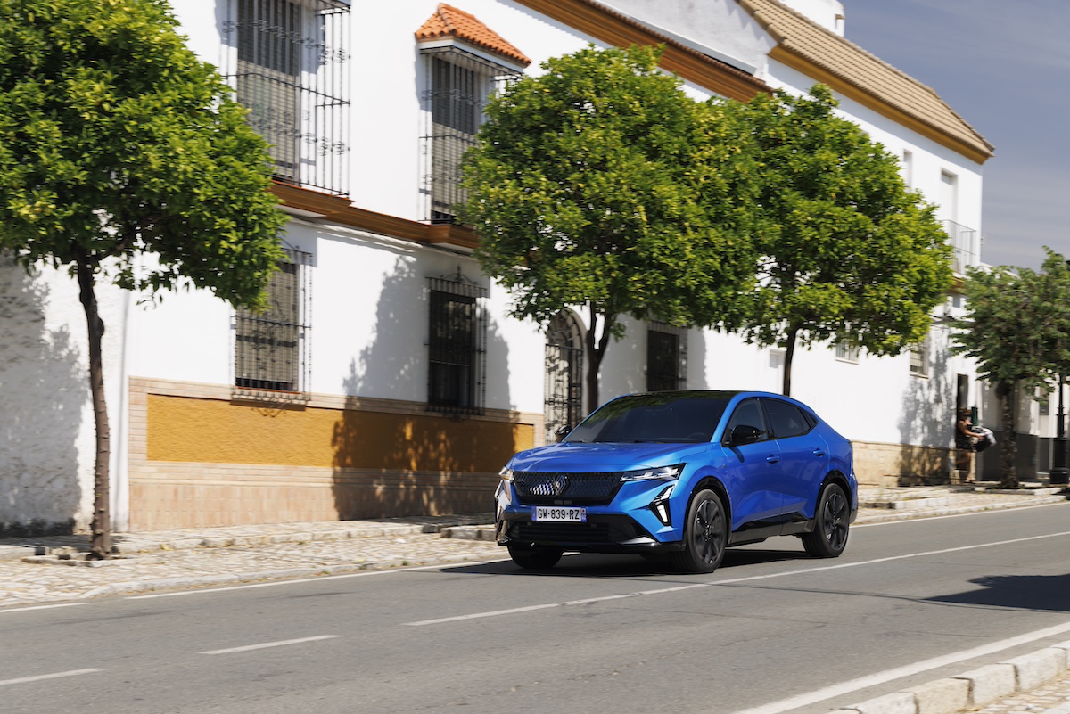 Renault Rafale: l’ibrido high-tech che ridefinisce il SUV coupé nel segmento D