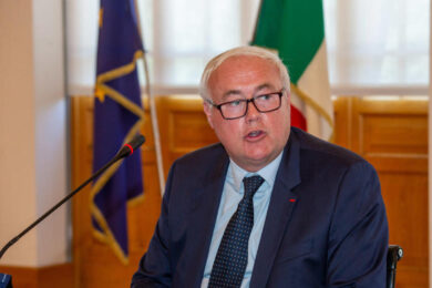 Chip, l’Italia “corteggia” Stm con gli aiuti di Stato: ok a 2mld di sussidi