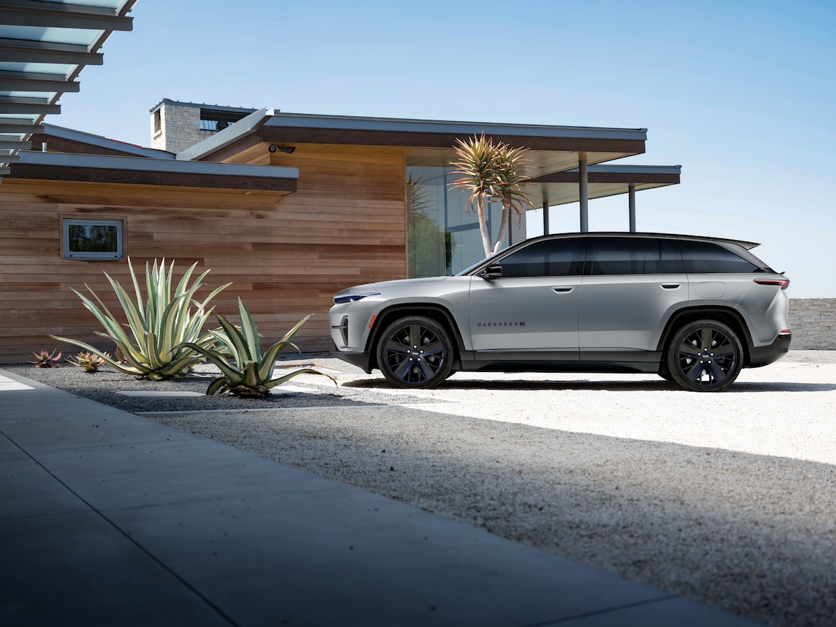 Jeep Wagoneer S 2024: Il SUV elettrico che ridefinisce l’avventura