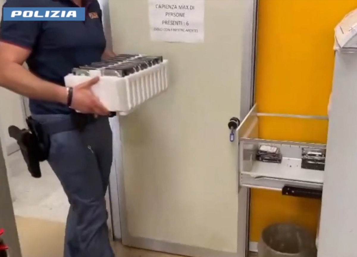 Frode informatica e riciclaggio online: sgominata associazione di truffatori