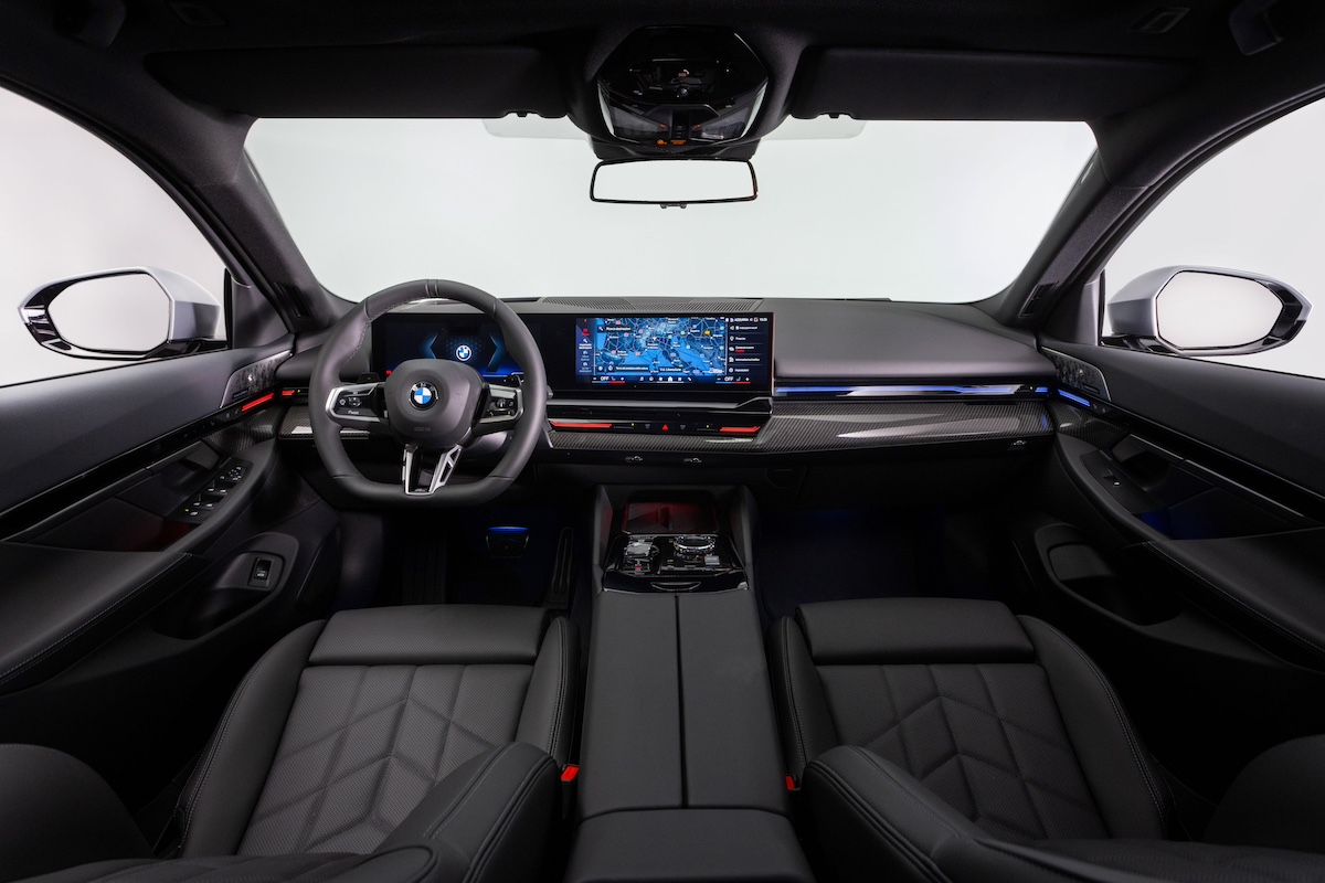 BMW: nuova Serie 5 Touring 2024: elegante, sportiva, elettrica e termica