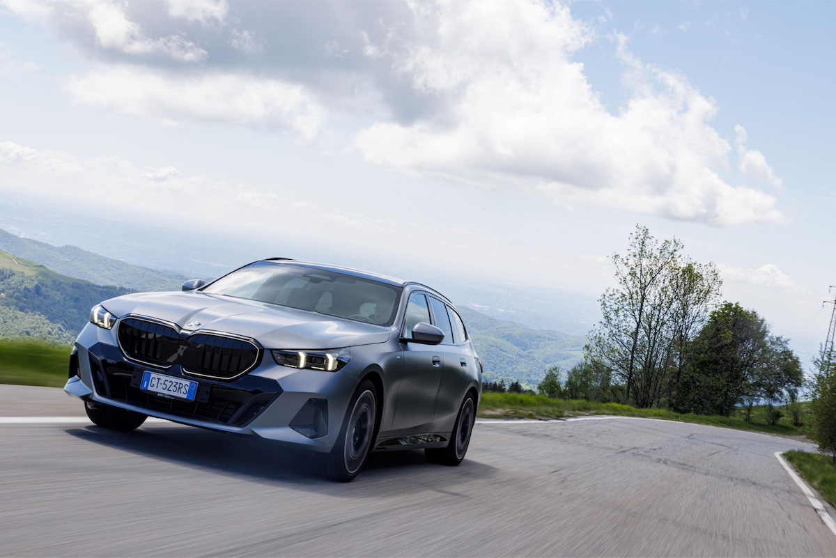 BMW: nuova Serie 5 Touring 2024: elegante, sportiva, elettrica e termica