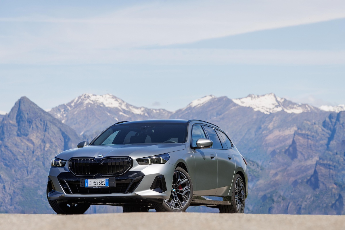 BMW: nuova Serie 5 Touring 2024: elegante, sportiva, elettrica e termica