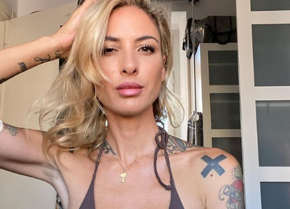 Ema Stokholma, chi è la star di Radio 2 Happy Family: modella, pittrice e… Ema Stokholma, chi è la star di Radio 2 Happy Family: modella, pittrice e…