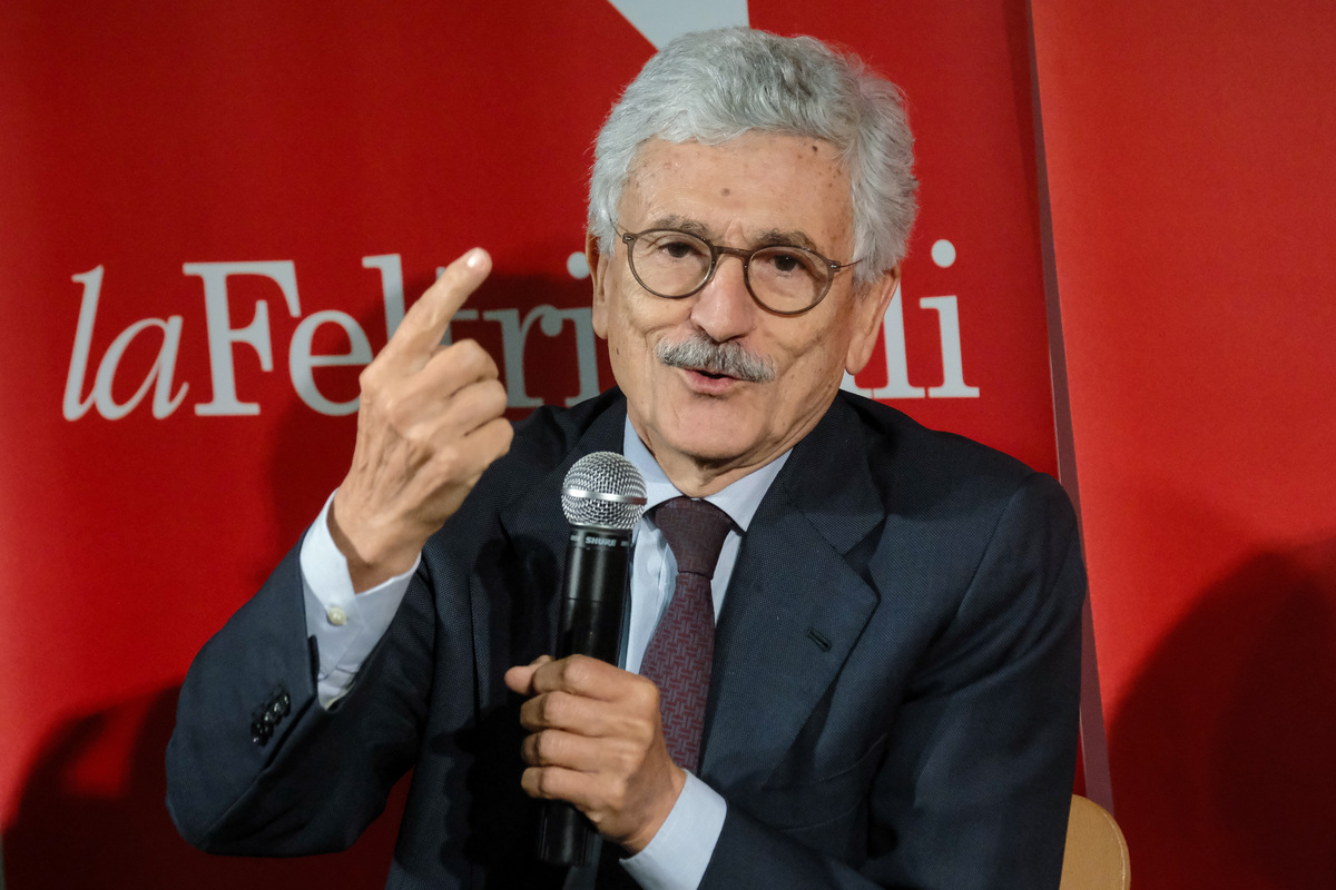 Mani pulite, D’Alema: “Possiamo stare tranquilli, non se la prendono con noi” Mani pulite, D’Alema: “Possiamo stare tranquilli, non se la prendono con noi”