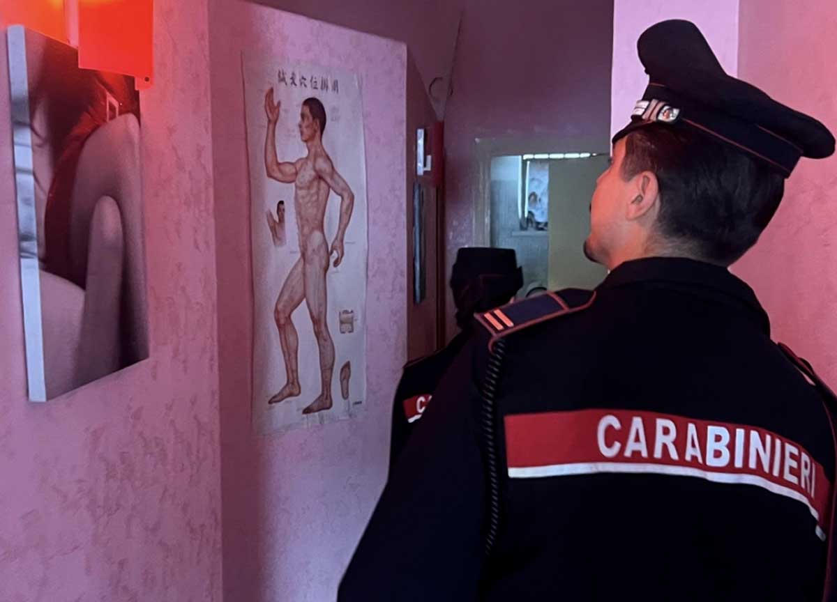 Due donne cinesi ai domiciliari: chiuso centro massaggi, le chat dei clienti