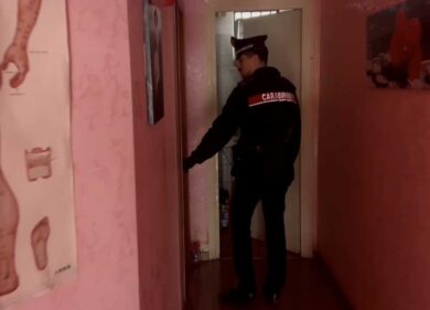 Due donne cinesi ai domiciliari: chiuso centro massaggi, le chat dei clienti