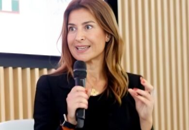 Intesa, chi è la greca Papanicolaou: unica donna tra i 4 cavalieri di Messina