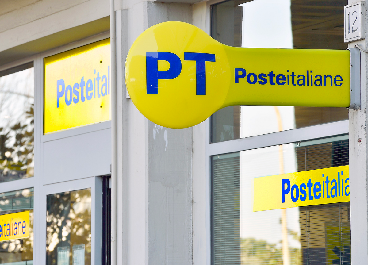 Sportello automatico Poste fatto saltare e portato via a Milano Sportello automatico Poste fatto saltare e portato via a Milano