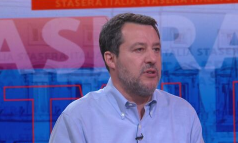 Salvini: “Mattarella? Nessuna polemica. Ma il 2/06 è la festa degli italiani” Salvini: “Mattarella? Nessuna polemica. Ma il 2/06 è la festa degli italiani”