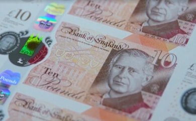 Royal Family, in circolazione le prime banconote con il ritratto di re Carlo