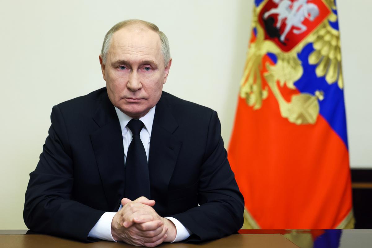 Russia, concorso di vignette anti-Macron. Mosca mette nel mirino la Francia Russia, concorso di vignette anti-Macron. Mosca mette nel mirino la Francia