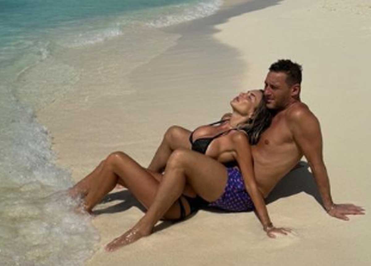 Noemi Bocchi incinta di Totti? Ecco gli indizi. Ilary vuole il divorzio veloce Noemi Bocchi incinta di Totti? Ecco gli indizi. Ilary vuole il divorzio veloce