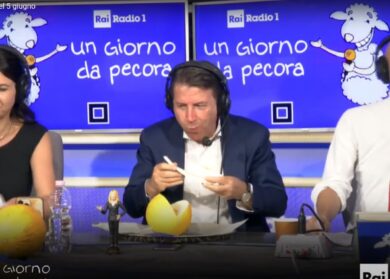 Europee, Conte si mangia Meloni: la gag in in diretta. Video