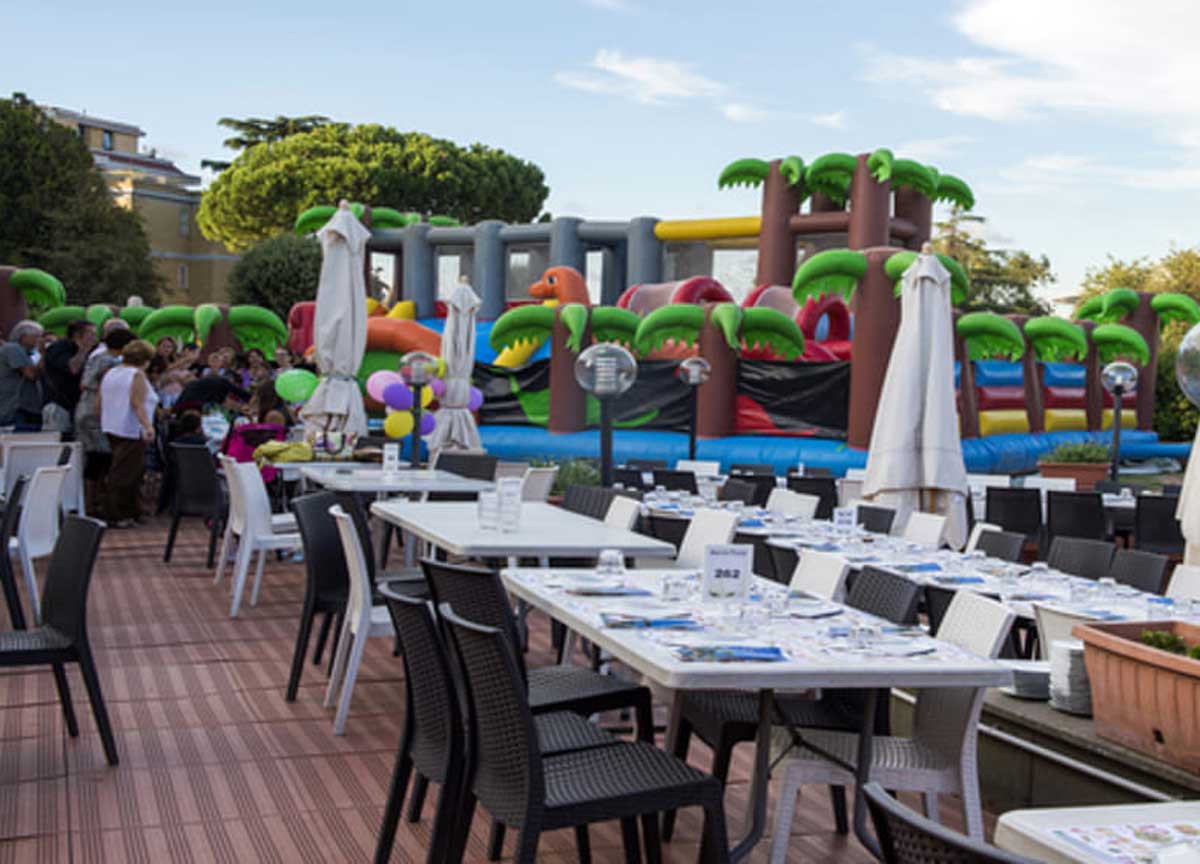 Troppi schiamazzi dei bambini, sigilli al ristorante. E il Tar boccia i Vigili Troppi schiamazzi dei bambini, sigilli al ristorante. E il Tar boccia i Vigili