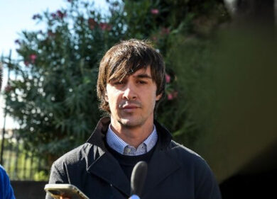 Signorelli si autosospende dall’incarico. Lollobrigida: “Certo che smentirà”