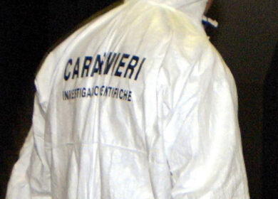 Giallo a Nettuno, coniugi trovati morti in casa: ipotesi omicidio-suicidio