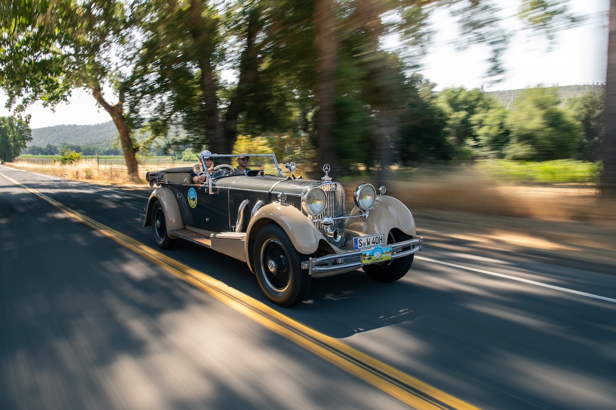 Il team Mercedes Classic Works scalda i motori per la 1000 Miglia 2024