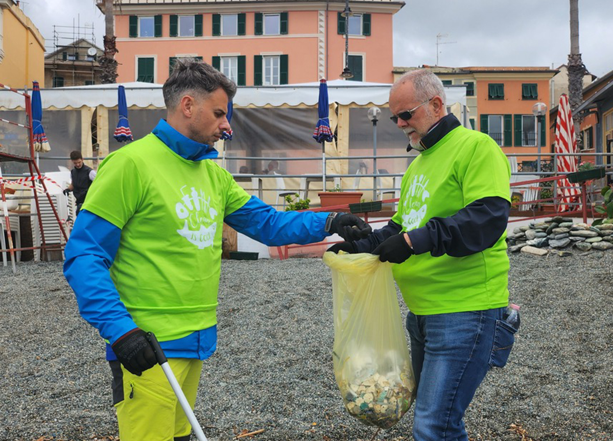 Sacchi e Worldrise: iniziative di beach cleaning sulle spiagge liguri Sacchi e Worldrise: iniziative di beach cleaning sulle spiagge liguri