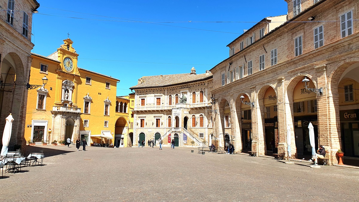 Piazza del Popolo di Fermo Piazza del Popolo di Fermo