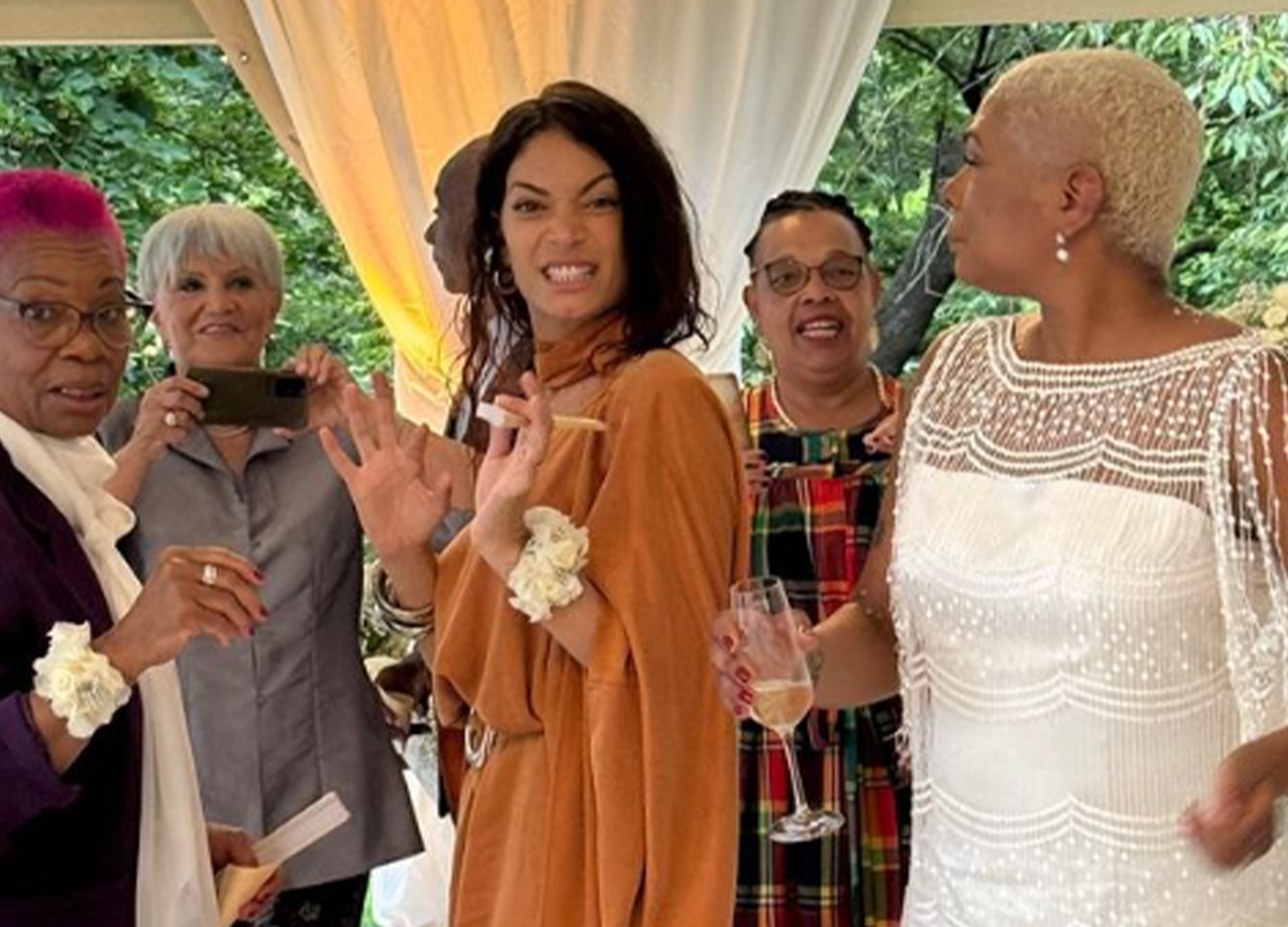 Elodie, al matrimonio della mamma Claudia manca Iannone. È un segnale? FOTO