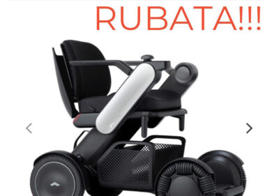 Gli rubano la sedia a rotelle: Alessandro non può camminare: l’appello social