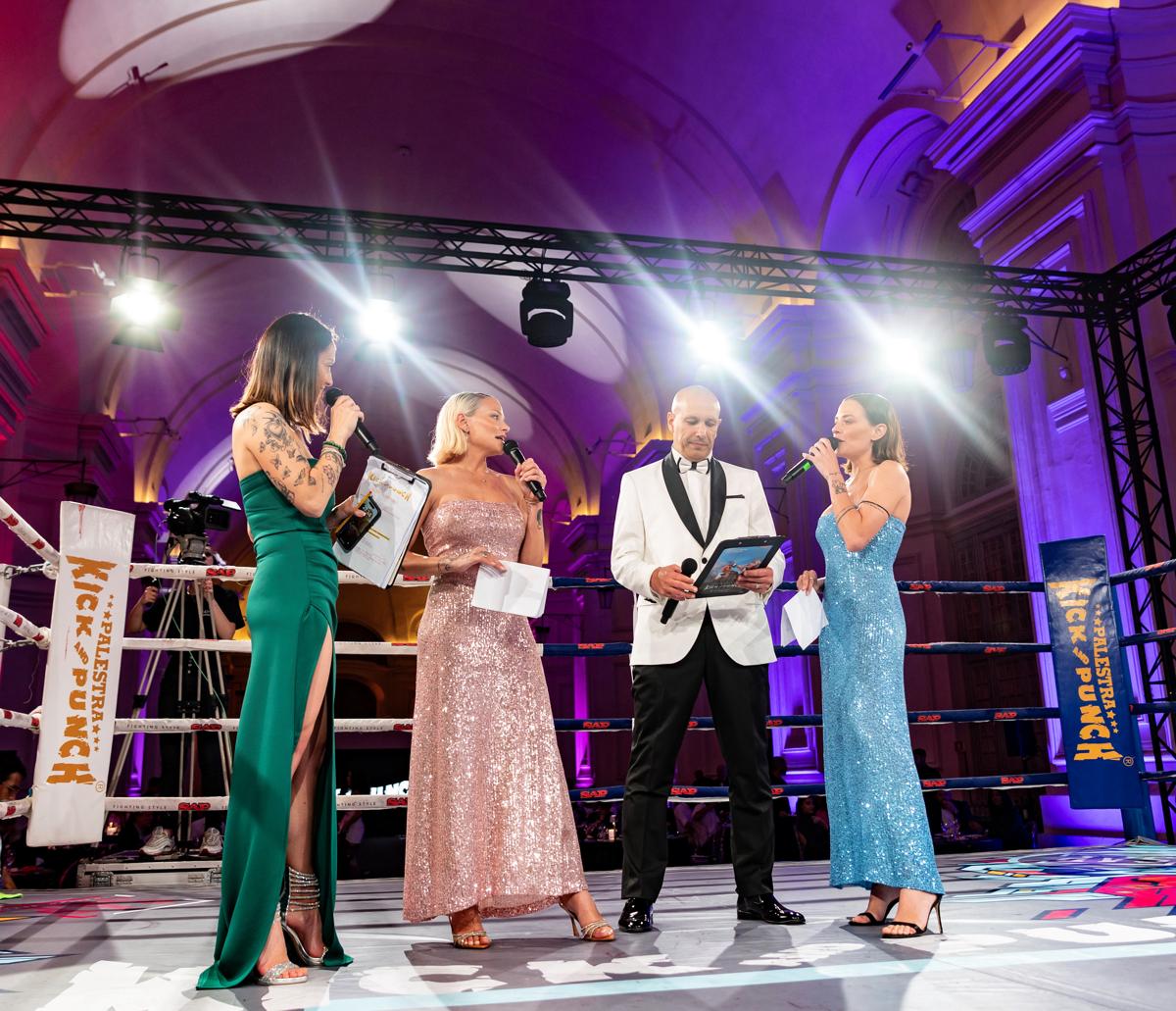 Foto Da sinistra Marianna Valente, Le Donatella e Valerio Lamanna
