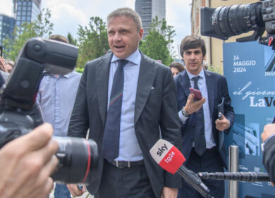 “Repubblica, giornale di De Benedetti”. Ma è di Elkann, gaffe di Lollobrigida