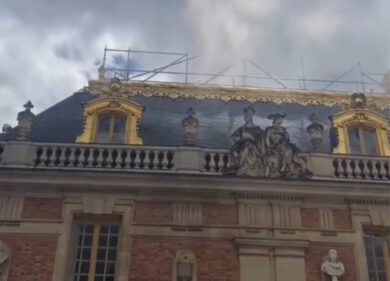 Francia, incendio alla Reggia di Versailles: turisti evacuati. FOTO