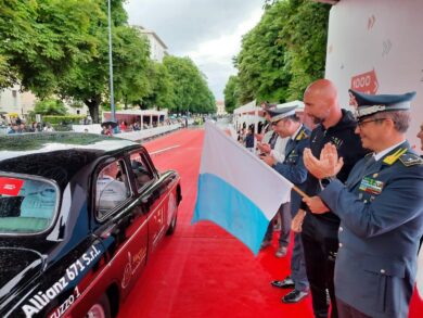 Mille Miglia. La Guardia di Finanza partecipa con due vetture storiche