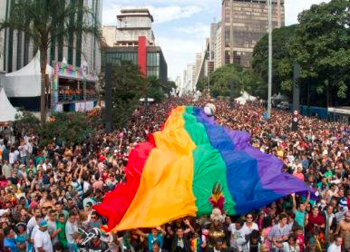 Roma Pride, la Cgil sfila con i movimenti Lgbtq+: “In piazza per i diritti” Roma Pride, la Cgil sfila con i movimenti Lgbtq+: “In piazza per i diritti”