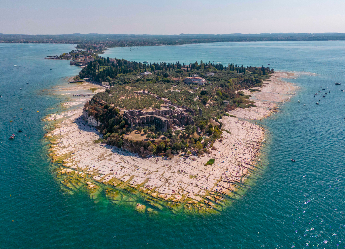 Maltempo, in 24 ore nel lago di Garda 18,5 milioni di metri cubi di acqua Maltempo, in 24 ore nel lago di Garda 18,5 milioni di metri cubi di acqua